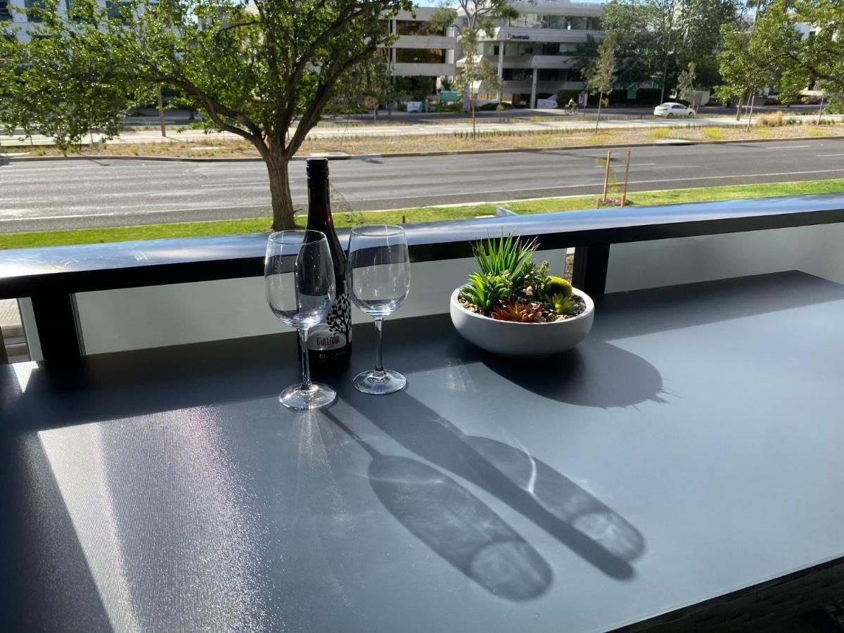 Midnight Luxe 1Br 1Bath Apartment 104 In The Heart Of Braddon Pool Sauna Secure Parking Wine Wifi Camberra Exterior foto