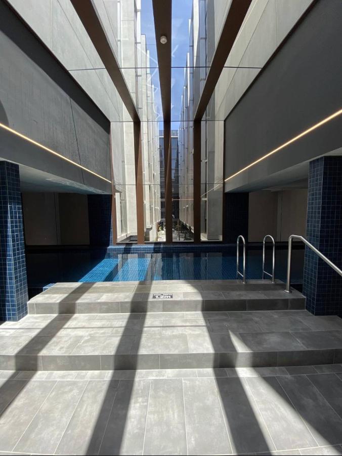 Midnight Luxe 1Br 1Bath Apartment 104 In The Heart Of Braddon Pool Sauna Secure Parking Wine Wifi Camberra Exterior foto