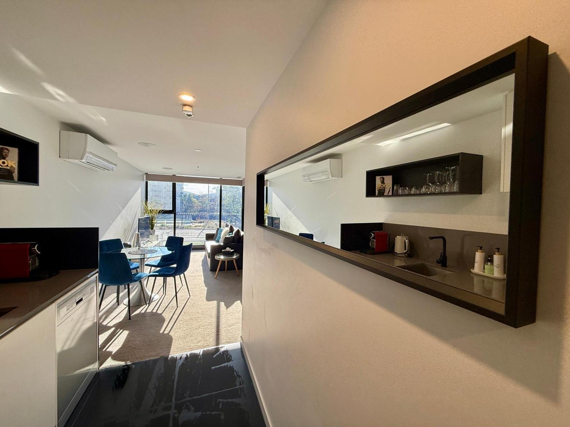 Midnight Luxe 1Br 1Bath Apartment 104 In The Heart Of Braddon Pool Sauna Secure Parking Wine Wifi Camberra Exterior foto