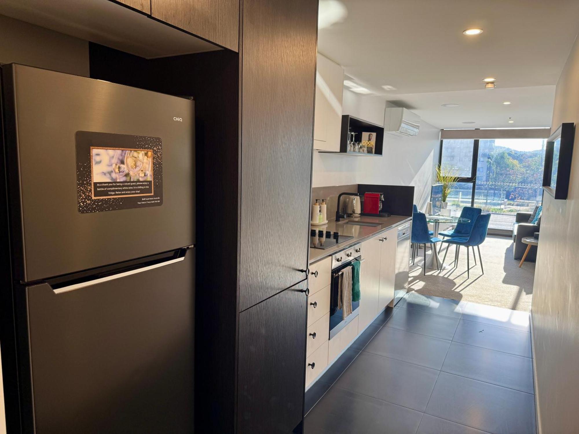 Midnight Luxe 1Br 1Bath Apartment 104 In The Heart Of Braddon Pool Sauna Secure Parking Wine Wifi Camberra Exterior foto