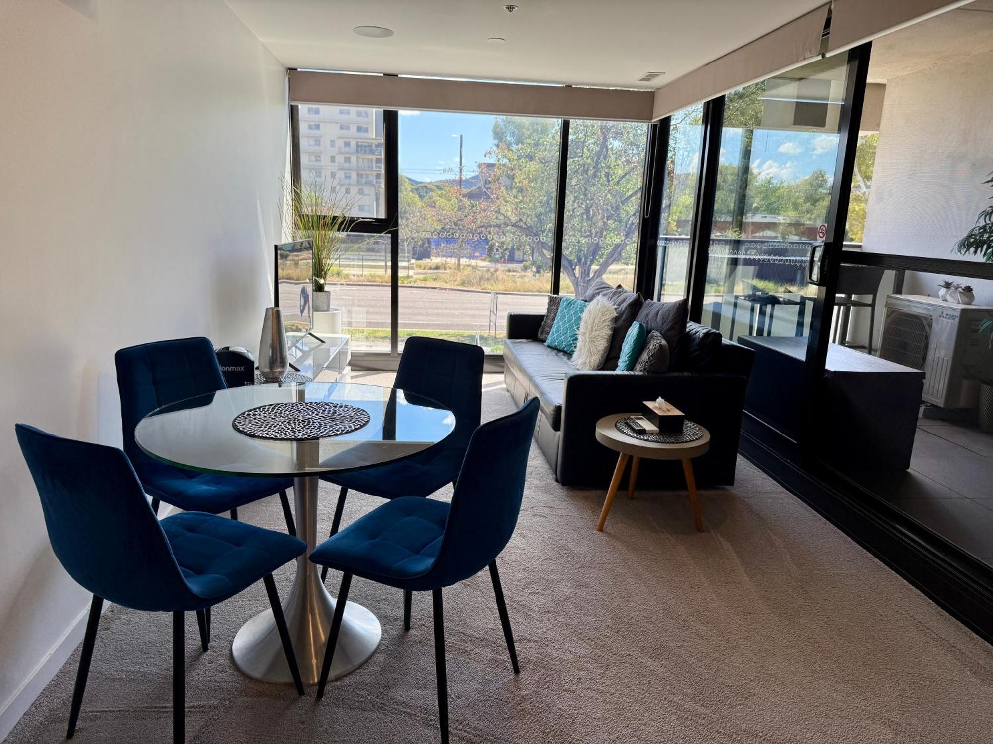 Midnight Luxe 1Br 1Bath Apartment 104 In The Heart Of Braddon Pool Sauna Secure Parking Wine Wifi Camberra Exterior foto