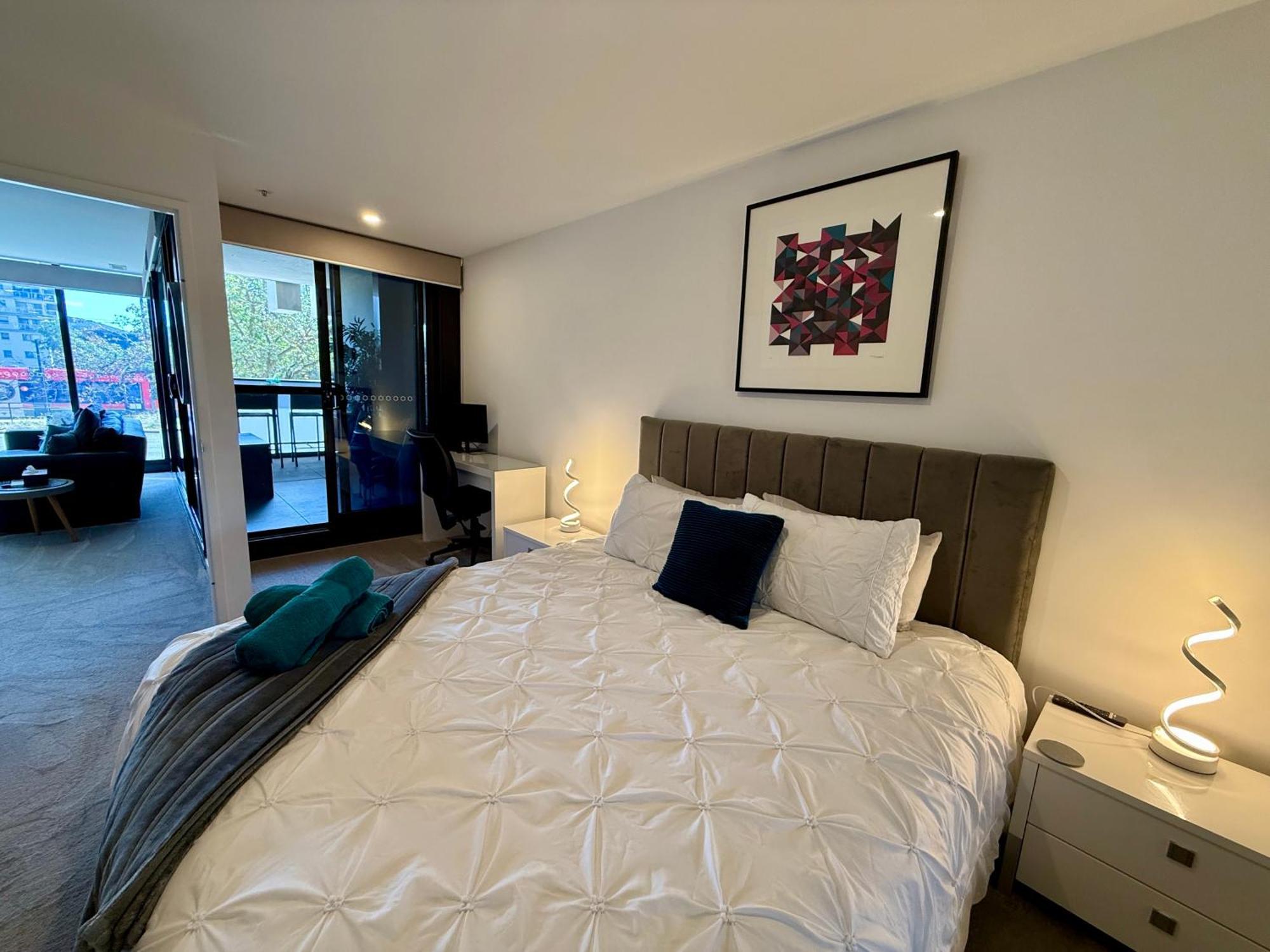 Midnight Luxe 1Br 1Bath Apartment 104 In The Heart Of Braddon Pool Sauna Secure Parking Wine Wifi Camberra Exterior foto